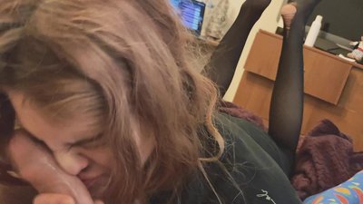 Halspikk, avrevet strømpebukse og avrevne hæler hyggelig å møte