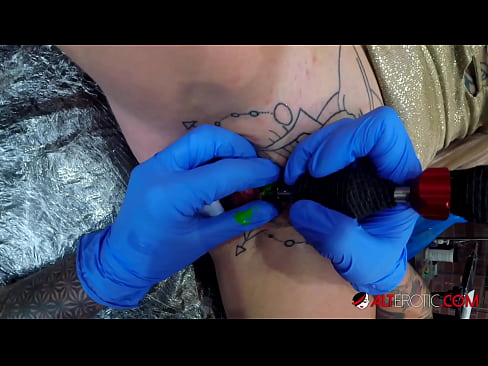 ❤️ Ekstremt tatovert hottie Sully Savage tok en tatovering på klitoris ❤️ Jævla video ved no.sitevox.top ❌️❤